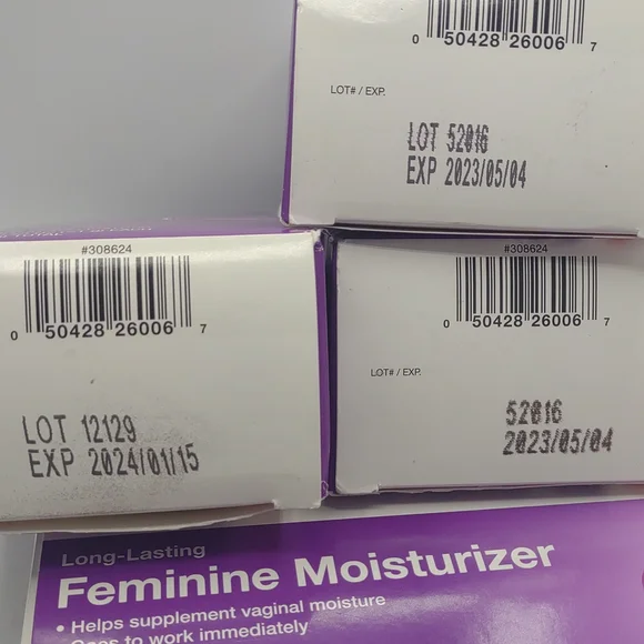 Feminine vaginal moisturizer CVS long lasting Big Lot 32 applications 2024 - Picture 4 of 7